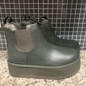 Ugg Neumel Platform Chelsea Boots Size 10 - Green